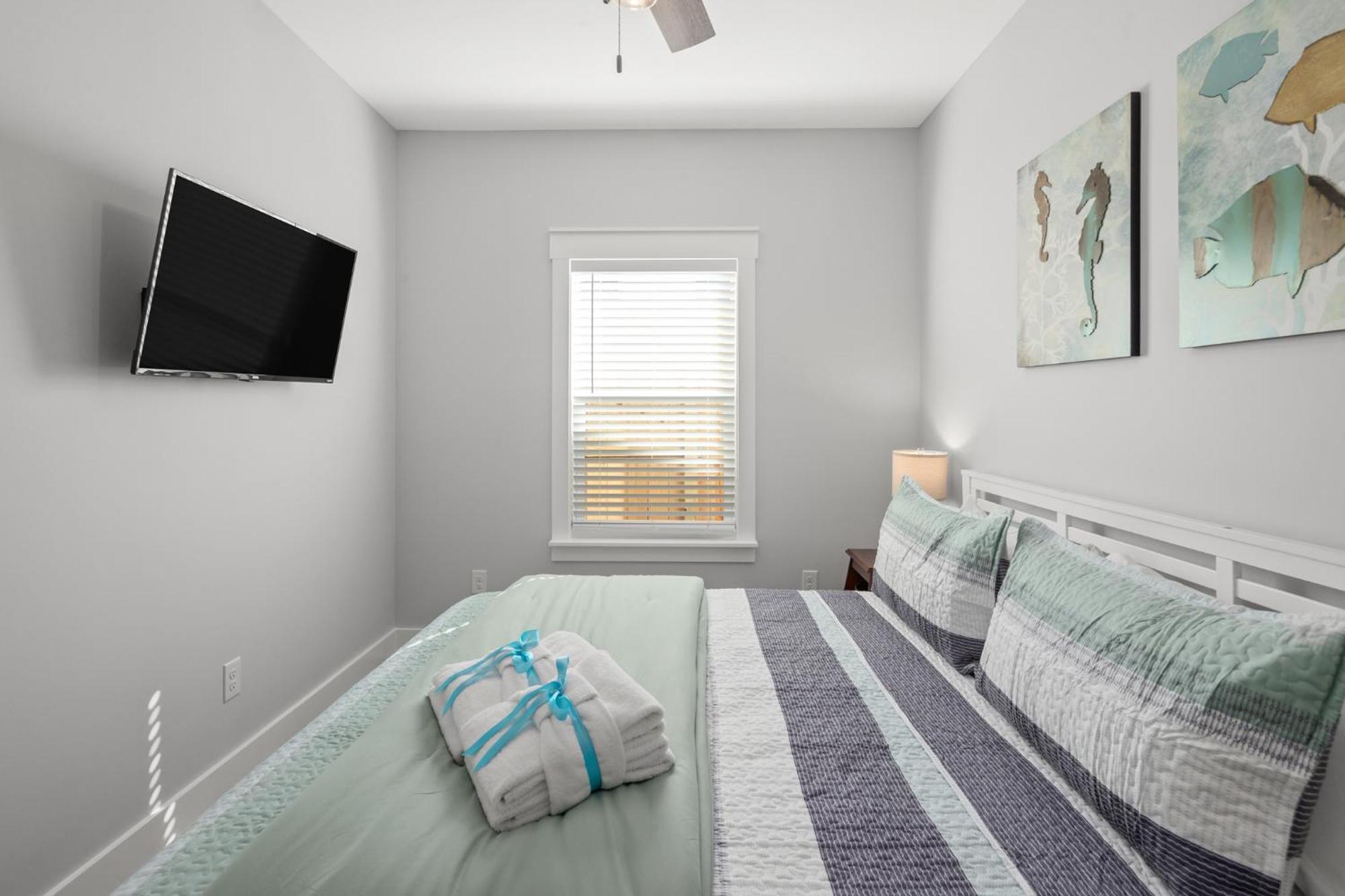 Laguna Haven! 3br 2ba Sleeps 7! Your Perfect Escape! * Panama City Beach